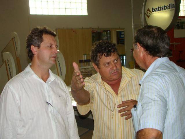 COM APOIO DE ROVER E GOEBEL, VEC CORRE O PIRES NO COMÉRCIO