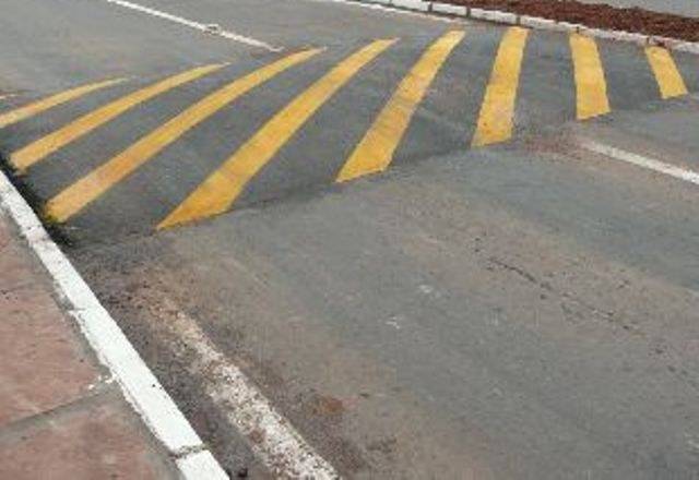 Motociclista cai em quebra-molas e morre horas depois no Hospital regional