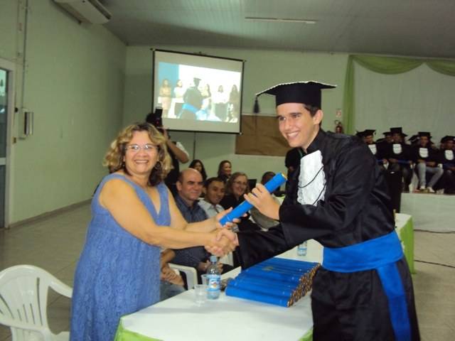 Escola Marechal Rondon forma 80 alunos no Ensino Médio