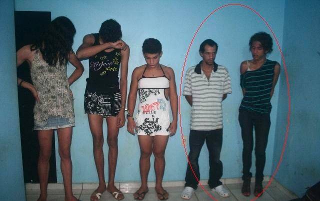 Travestis invadem casa de vizinha para roubar maquiagem, perfumes e roupas