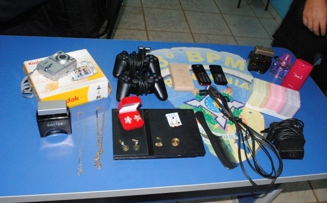Garoto de 14 anos é preso em Vilhena após arrombar casa e furtar objetos
