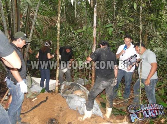 Fotos chocantes: grávida e criança estão entre vítimas de chacina em RO