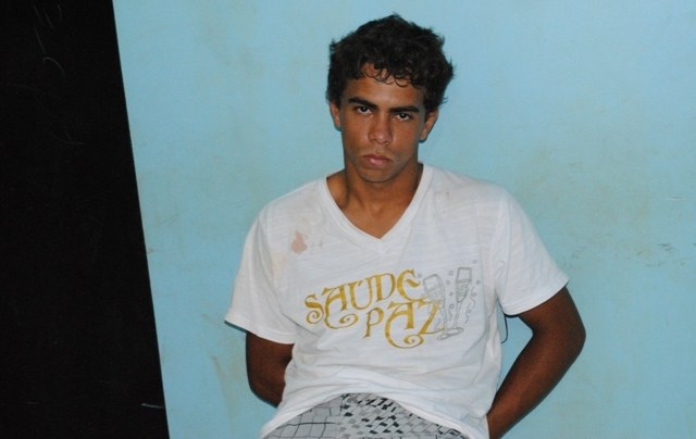 Identificado por câmera de segurança, rapaz que assaltou mercado é preso