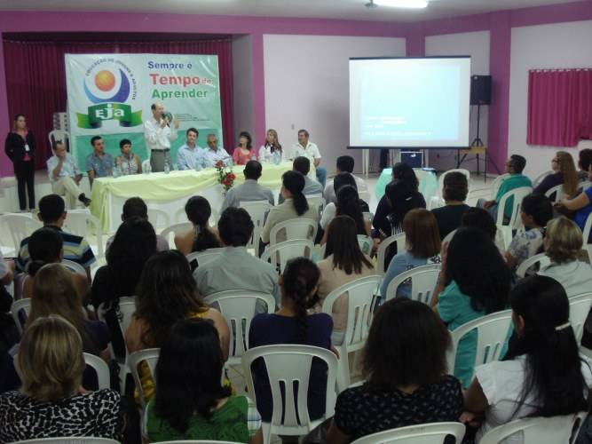PREFEITURA IMPLANTA EDUCAÇÃO PARA JOVENS E ADULTOS