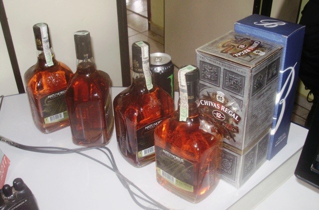 Policia recupera bebidas roubadas em mercado e prende ladrão