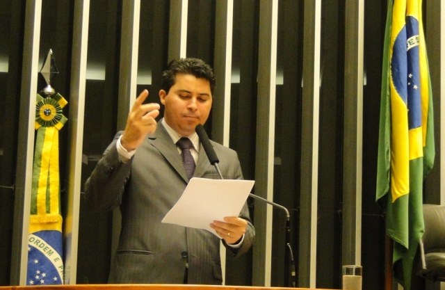 Deputado rondoniense defende médicos formados em faculdades da Bolívia