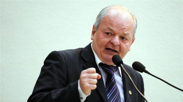 Site divulga diálogo de deputado com cafetina. Assunto: garotas de programa