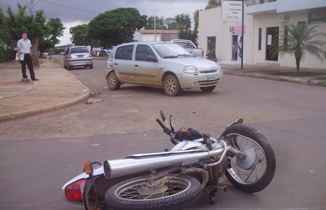 Veículos se chocam no centro de Vilhena