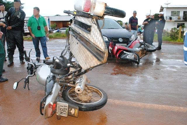 Veiculo invade BR 174 e bate em moto que transportava outra