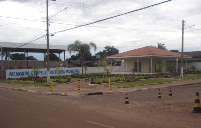 Prefeito é criticado por instalar capela mortuária no centro da cidade