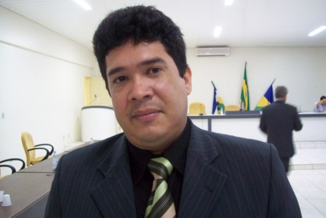 Vereador afastado garante ter sido absolvido e anuncia candidatura este ano