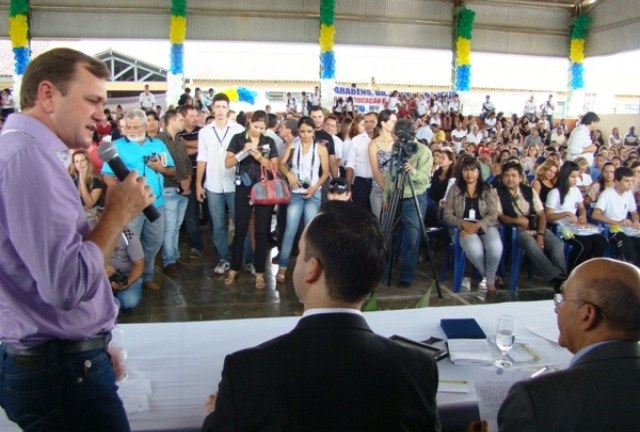Luizinho agradece governador por investimentos na educação em Vilhena