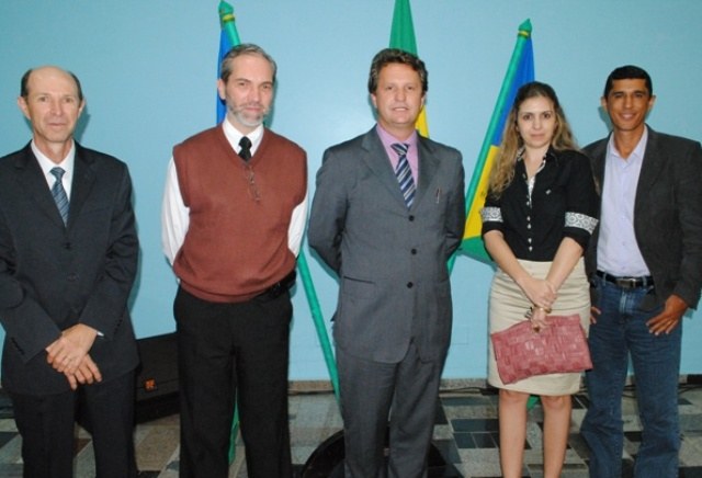 Prefeito e promotora assistem palestra de abertura da “IV Semana Pedagógica”  