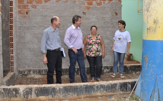 Mais de 10 mil alunos voltam às aulas e prefeito inspeciona obras em Vilhena