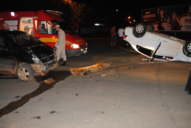 Acidente violento no 5º Bec resulta em capotamento e deixa uma pessoa ferida 