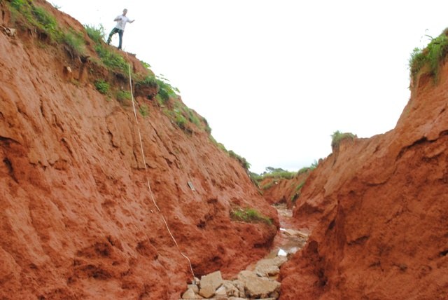Buraco “herdado” por Rover de Melki e Marlon continua crescendo no Cristo Rei