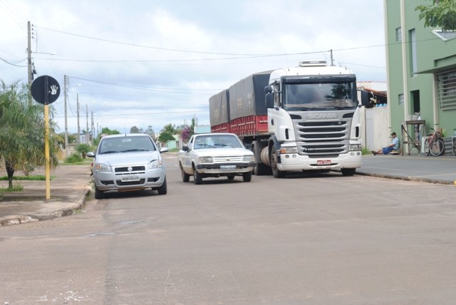 Lei criada há sete anos vai valer: caminhões não circularão de dia em Vilhena