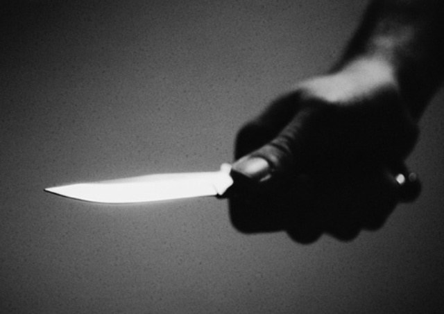 Jovem reage a assalto e adolescente atrapalhado se fere com a própria arma