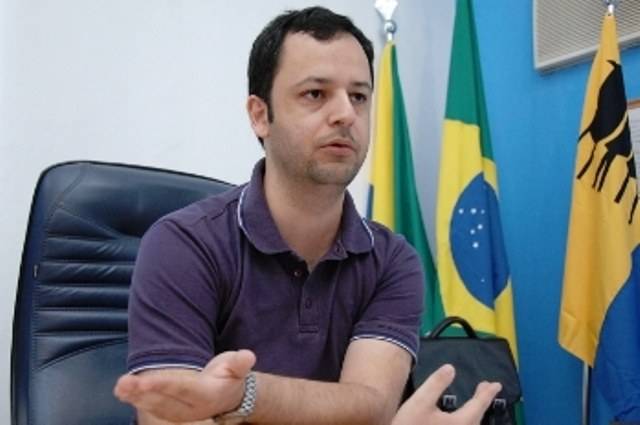 Com greve na Educação deflagrada, Olivar avisa: 6,5% de reajuste é o limite