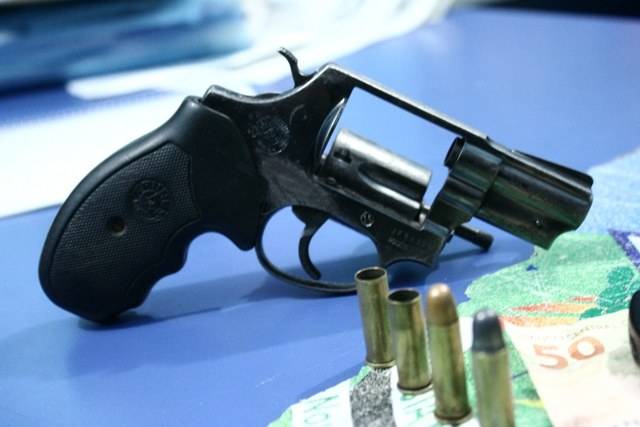Por causa de dívidas com drogas, jovem de 20 anos leva tiro na boca