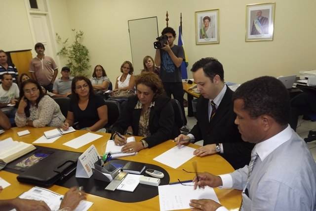 Governador faz apelo para que servidores encerrem greve na Educação