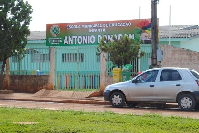 Vigia luta contra bandidos que invadiram escola armados em Vilhena e sai ferido