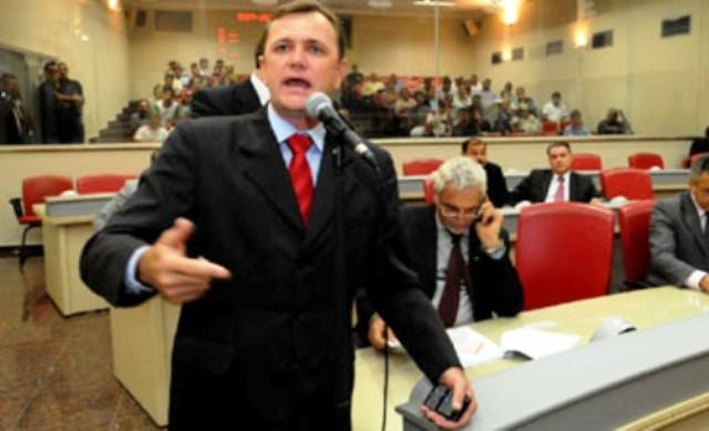 Goebel denuncia transtornos de famílias para transportar familiares mortos
