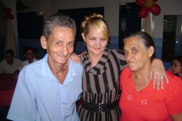 Merendeira pede socorro para o pai, que há um ano tenta marcar cirurgia