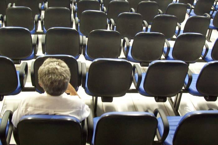 VEREADORES VOLTAM DAS FÉRIAS COM 40 MINUTOS DE ATRASO