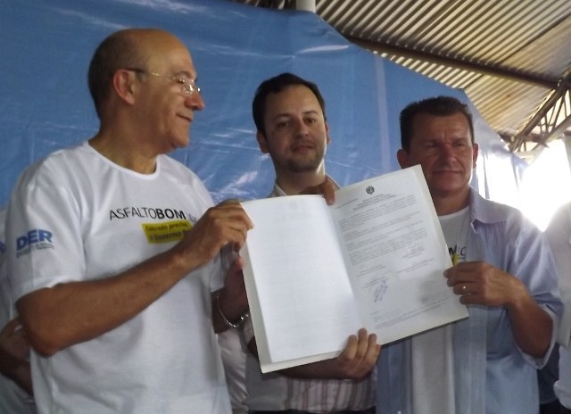 Confúcio e Olivar assinam convênio de R$ 508 mil com Prefeitura de Colorado