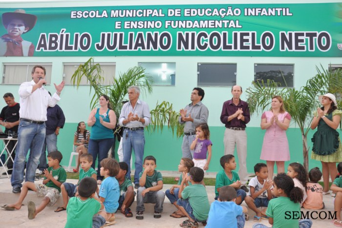 Com festa, prefeito Zé Rover inaugura reforma e ampliação de escola municipal