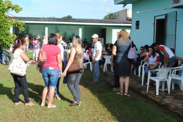 Servidores públicos municipais se concentram na sede do Sindsul para protesto