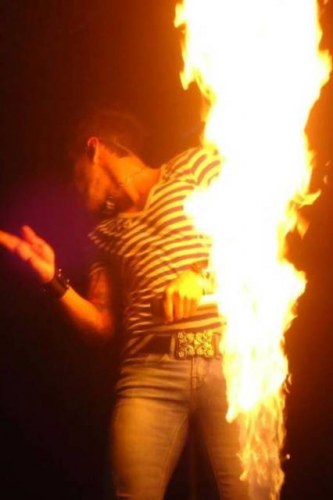 Cantor Gusttavo Lima quase “pega fogo” durante apresentação em Rondônia