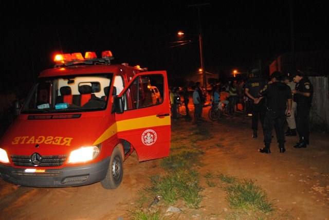 Morreu no hospital: atira em homem e desfere chutes em vítima que agonizava