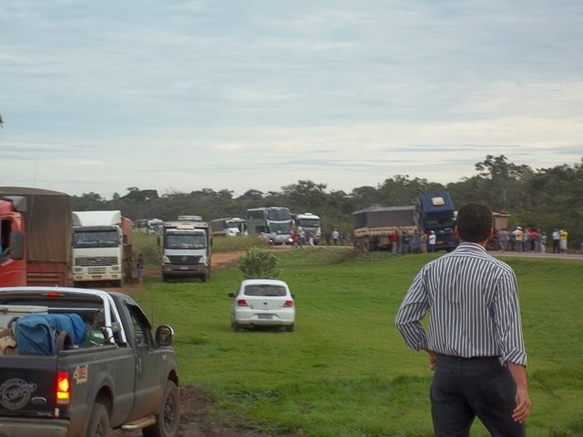 Veja fotos: choque entre carretas interditou rodovia por quatro horas