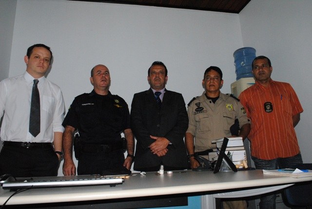 Autoridades concedem entrevista coletiva após revista na Casa de Detenção