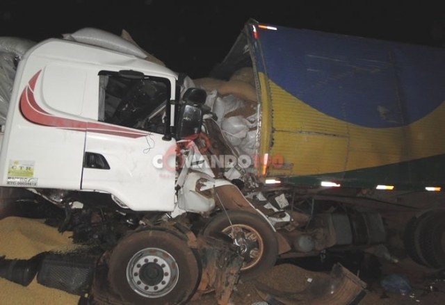 Caminhão dirigido por vilhenense bate de frente em baú e outro motorista morre