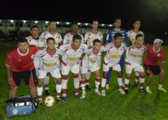 VEC goleia União, permanece invicto e lidera campeonato estadual
