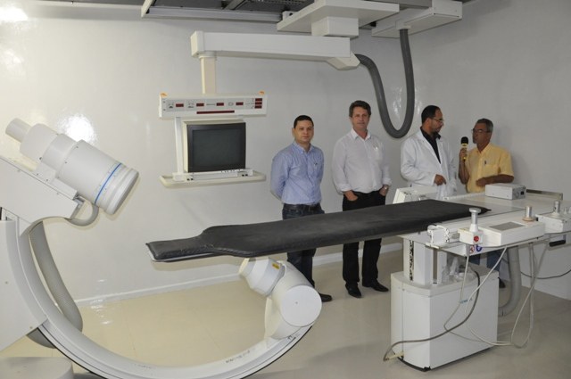 Prefeito inaugura equipamento que vai permitir cirurgias inéditas em Vilhena