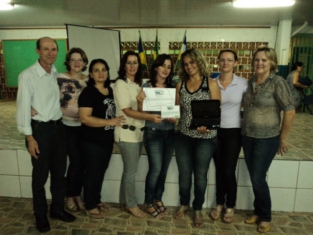 Estudante vilhenense é premiada em concurso da CGU e ganha netbook
