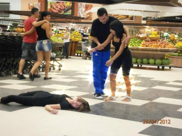 Atores vilhenenses usam feira livre e shopping center para mostrar arte
