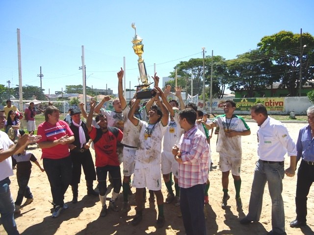 Ex-campeão pelo VEC fecha gol e “zebra” ganha Copa do Trabalhador
