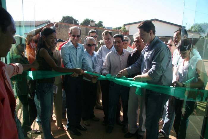 PREFEITO INAUGURA ESCOLA NOEME DE BARROS