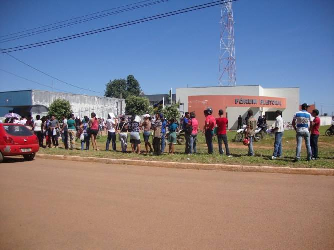 No último dia para regularização de título, Fórum Eleitoral registra fila record