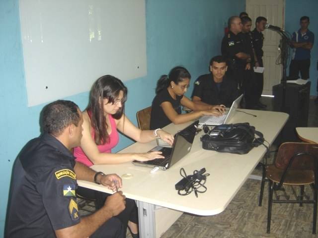 Policiais aprendem a usar cartão para abastecer viaturas em Vilhena