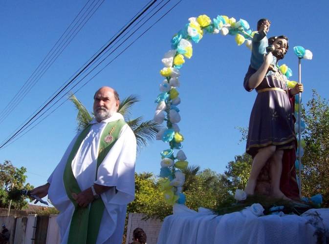 FESTA DO CAMINHONEIRO PROSSEGUE