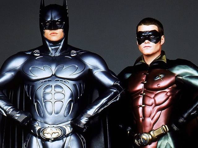 Suspeitas comprovadas: Roteirista revela que Batman é mesmo gay