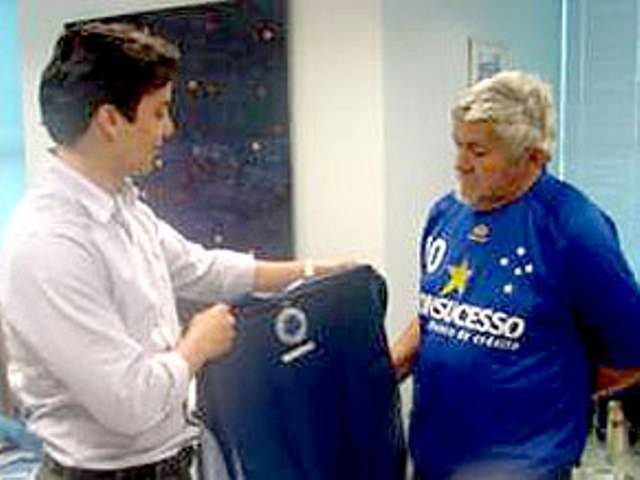CRUZEIRO RECEBE PRESIDENTE DE XARÁ RONDONIENSE E DOA MATERIAL