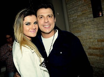 Nosso namoro começou num puteiro’, contou a noiva de Ceará, Mirella Santos