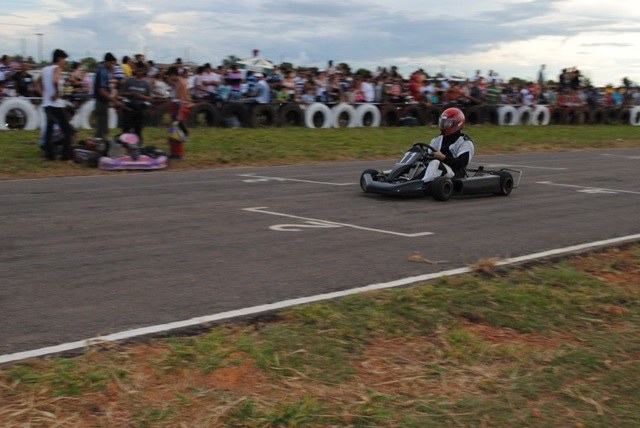 Público de 3 mil pessoas e prova emocionante marcam etapa de kart em Vilhena